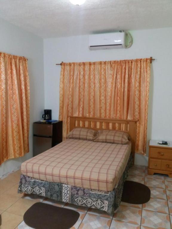 Beverley'S Guest House, 네비스 외부 사진