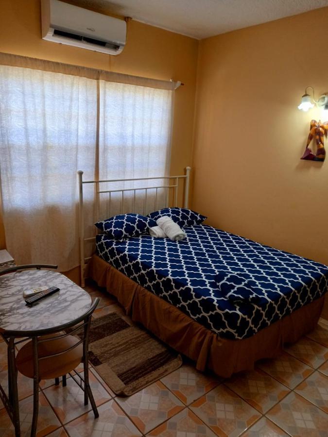 Beverley'S Guest House, 네비스 외부 사진