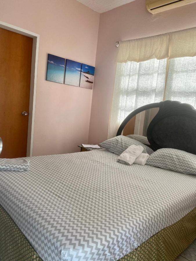 Beverley'S Guest House, 네비스 외부 사진