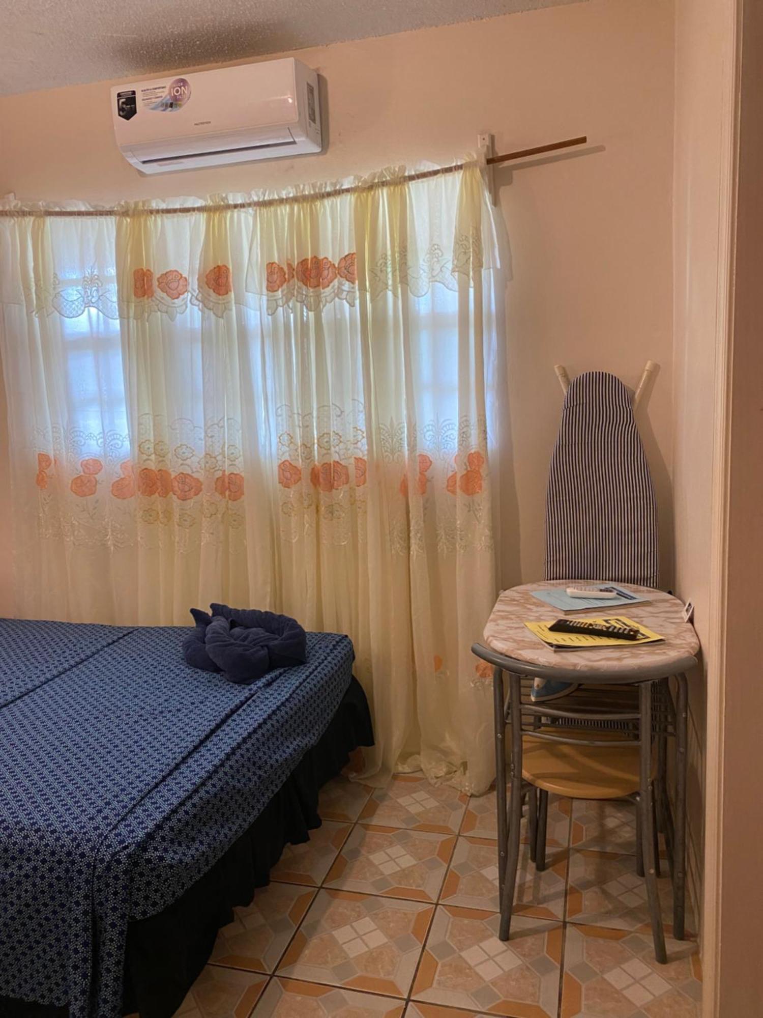 Beverley'S Guest House, 네비스 외부 사진