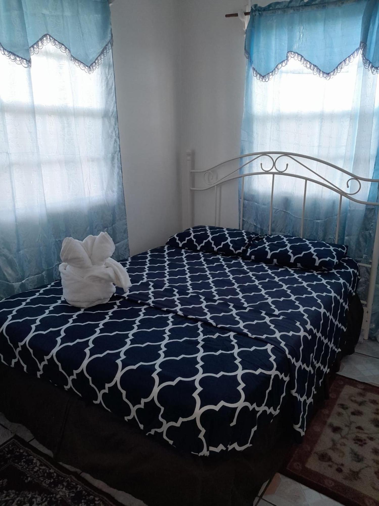Beverley'S Guest House, 네비스 외부 사진