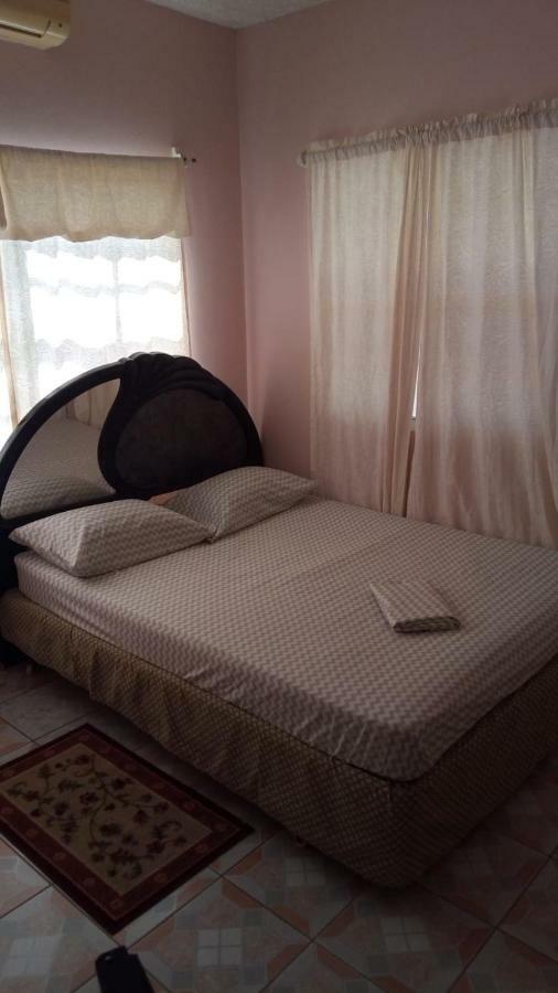Beverley'S Guest House, 네비스 외부 사진