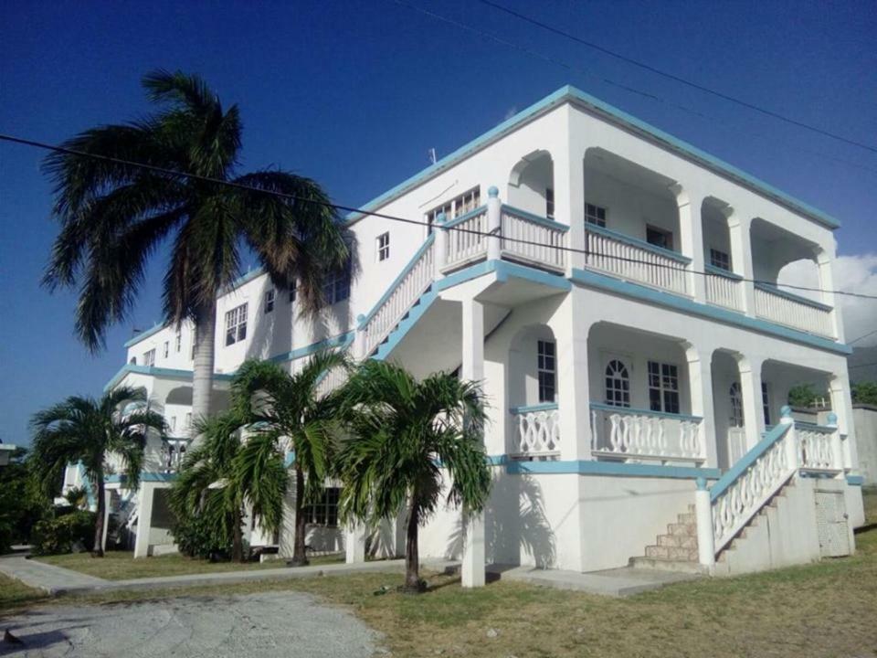 Beverley'S Guest House, 네비스 외부 사진